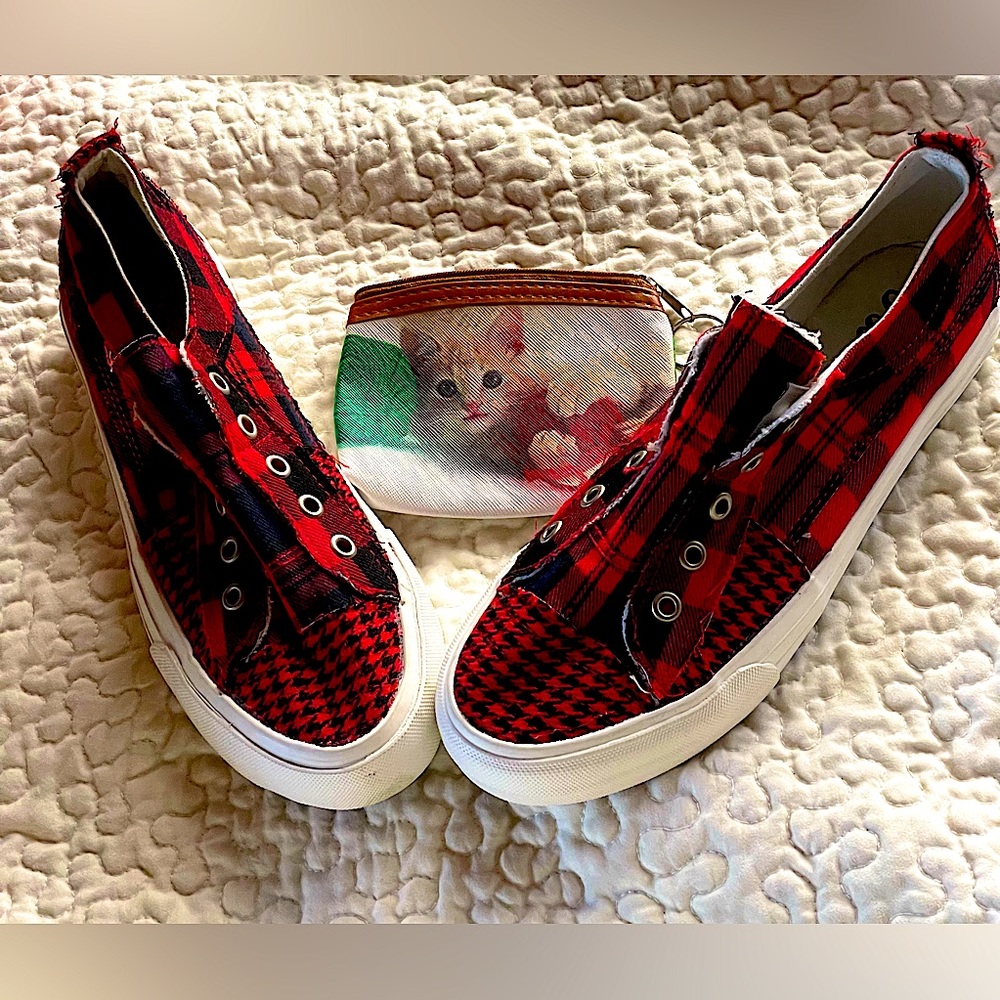 REDUCED GYPSY JAZZ Red Plaid Sneakers ! tennis shoe size 8! ⛄️